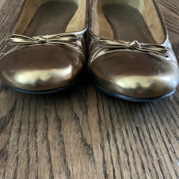 SALE! LOFT Gold Metallic Quilted Ballet Flats - Picture 4 of 10